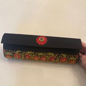 Shams Pride of India Black Dupioni silk beaded clutch purse